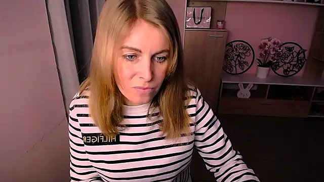 Snapshot of Hot_Milady chatting on January 2025 08:19:02 AM Hot Milady online show from January 2025 08:19:02 AM