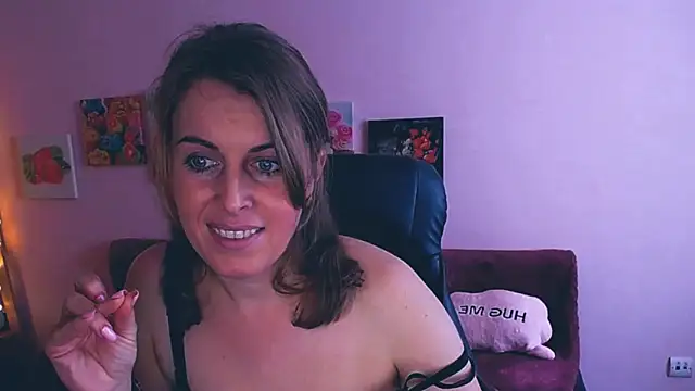 Snapshot of Hot_Milady chatting on February 2025 11:17:02 AM Hot Milady online show from February 2025 11:17:02 AM
