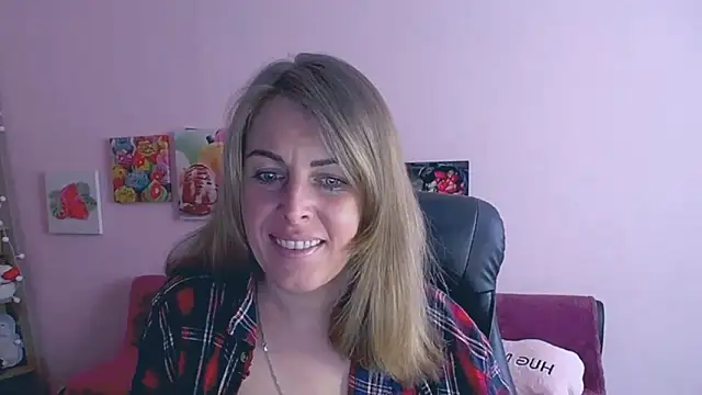 Snapshot of Hot_Milady chatting on March 2025 08:24:02 AM Hot Milady online show from March 2025 08:24:02 AM