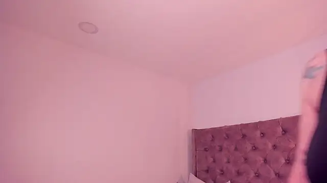 Snapshot of gabby_london chatting on June 2026 11:22:02 AM gabby london online show from June 2026 11:22:02 AM