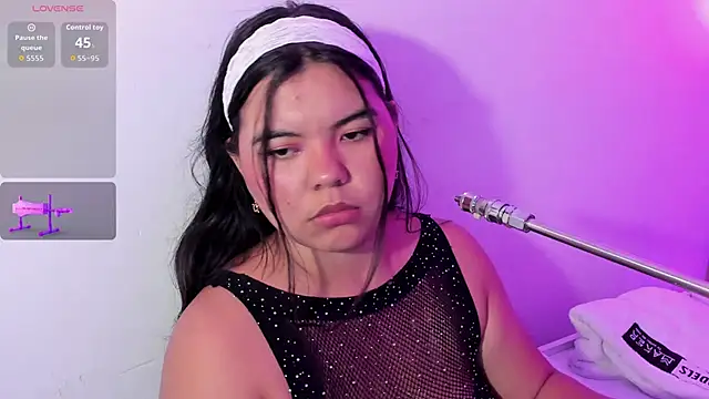 klhoe boobs online show from March 2026 03:45:02 AM