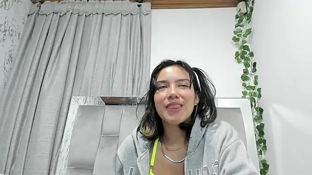 salome Queenx online show from January 2025 03:50:01 PM