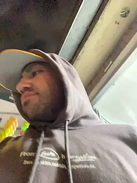 JuanZapata33 online show from December 2024 12:37:02 AM