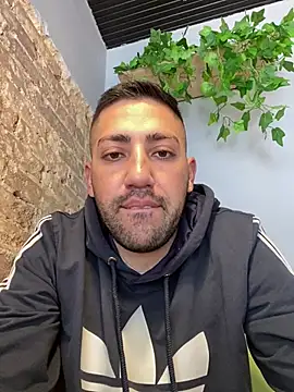 JuanZapata33 online show from December 2024 07:27:02 PM