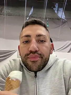 JuanZapata33 online show from January 2025 10:51:01 PM