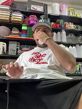 JuanZapata33 online show from January 2025 06:34:02 PM