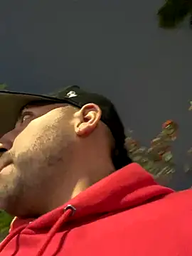 JuanZapata33 online show from October 2025 11:14:01 PM