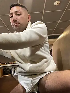 JuanZapata33 online show from November 2025 07:24:02 PM