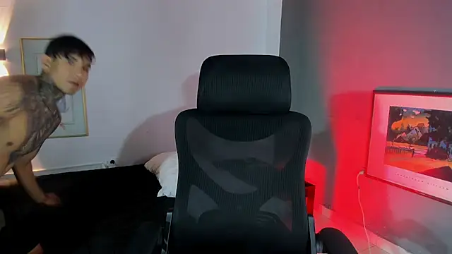 Travistanner 28 online show from November 2025 02:12:02 AM