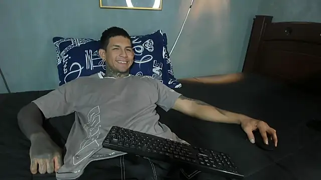 Travistanner 28 online show from February 2026 02:58:01 PM