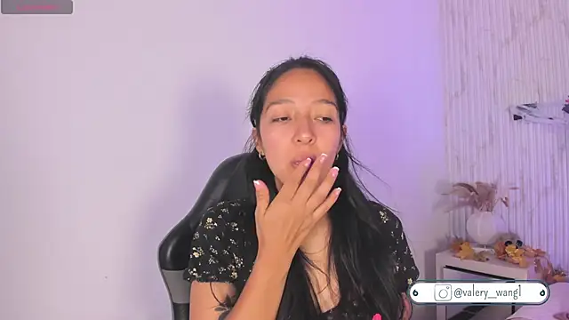 Valery wang online show from October 2025 11:47:01 AM