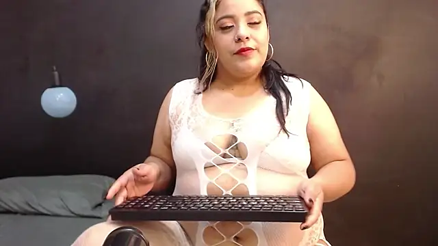 Snapshot of brendamaz chatting on February 2025 12:28:01 PM brendamaz online show from February 2025 12:28:01 PM