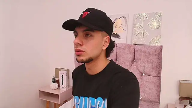 Amadeo Wild online show from February 2025 07:02:01 PM