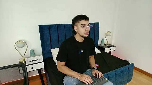 Amadeo Wild online show from March 2025 03:37:02 PM