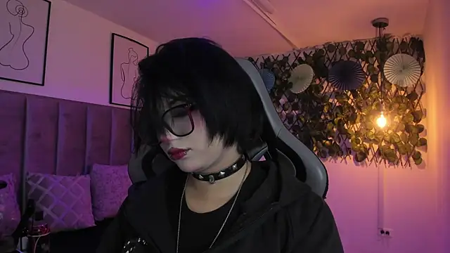Snapshot of Kitty_Gang chatting on June 2026 01:32:02 AM Kitty Gang online show from June 2026 01:32:02 AM