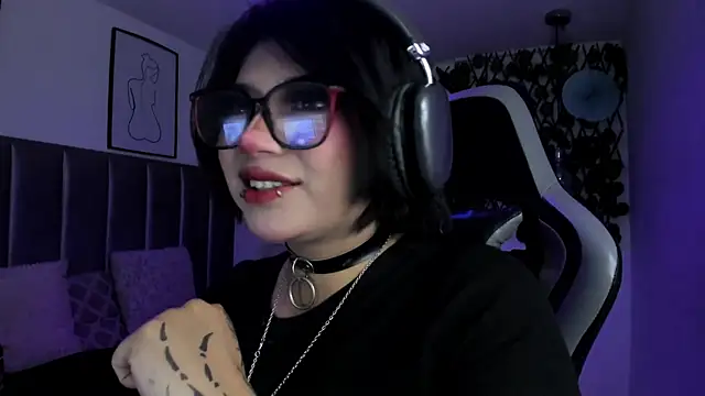 Snapshot of Kitty_Gang chatting on June 2026 06:35:02 PM Kitty Gang online show from June 2026 06:35:02 PM