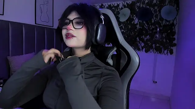 Snapshot of Kitty_Gang chatting on July 2026 12:37:01 AM Kitty Gang online show from July 2026 12:37:01 AM