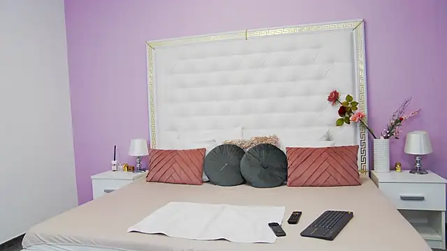 Lenna Paul online show from February 2025 04:32:02 AM