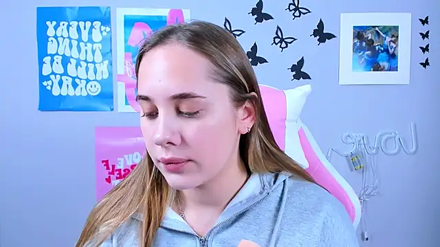 MiaMilas online show from December 2024 04:33:02 AM