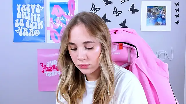 MiaMilas online show from December 2024 12:42:01 PM