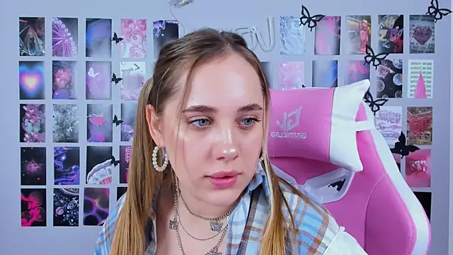 MiaMilas online show from February 2025 11:20:01 AM