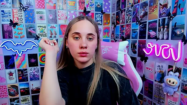 MiaMilas online show from February 2026 04:03:02 PM