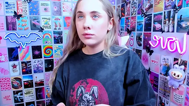 MiaMilas online show from March 2026 03:49:02 PM