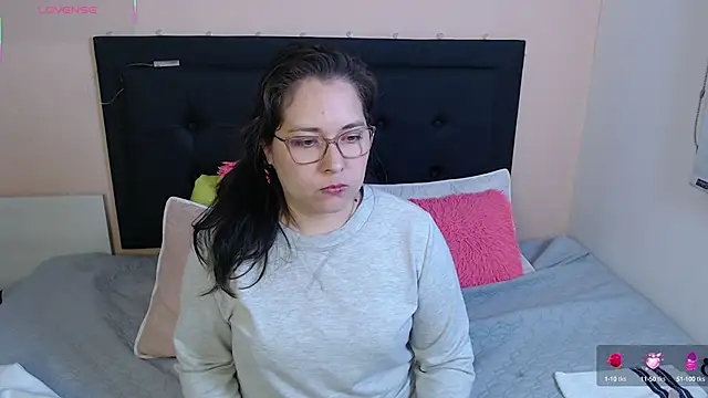 May Carlier online show from September 2025 12:11:01 AM