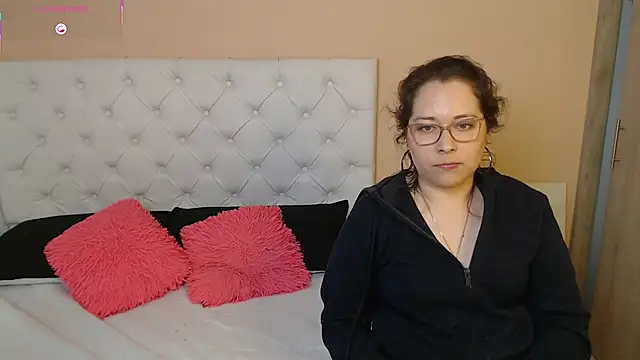 May Carlier online show from January 2026 07:04:02 PM