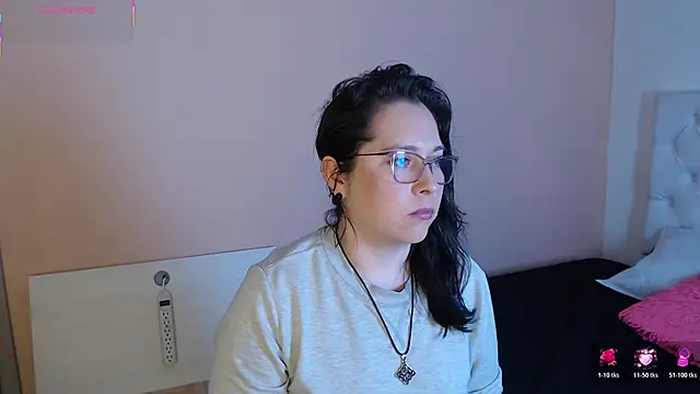 May Carlier online show from February 2026 10:04:02 PM