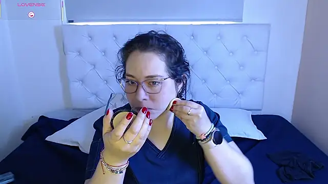 May Carlier online show from February 2026 08:23:01 PM