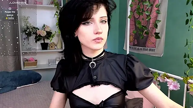 dark vamp  online show from October 2025 05:03:01 PM