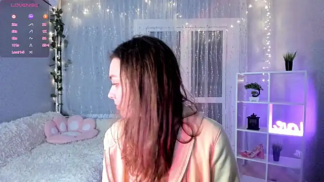 AraCopple online show from December 2024 11:14:01 PM