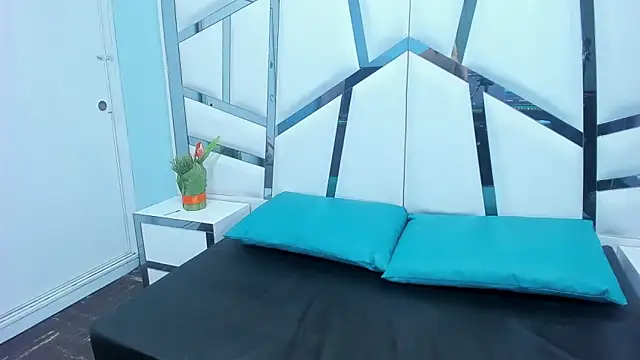 Lucy White   online show from November 2025 07:38:02 PM