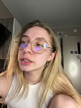 Snapshot of Kitty_Katrine chatting on May 2026 04:04:02 PM Kitty Katrine online show from May 2026 04:04:02 PM