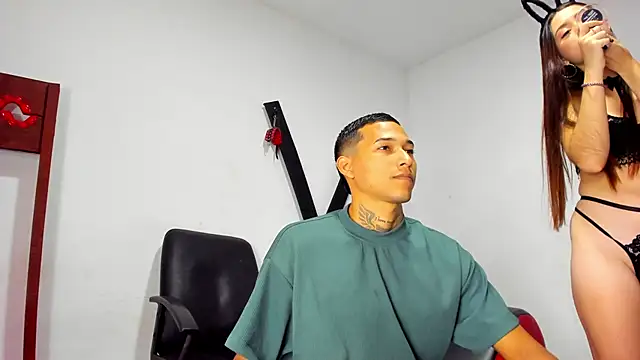 Snapshot of Hana_and_Zeta chatting on March 2025 12:11:02 PM Hana and Zeta online show from March 2025 12:11:02 PM