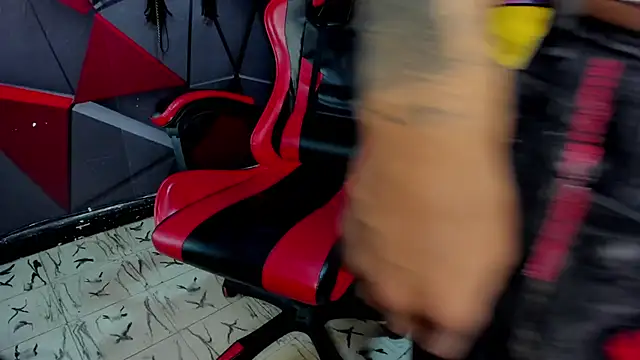 Snapshot of Hana_and_Zeta chatting on September 2025 12:06:01 PM Hana and Zeta online show from September 2025 12:06:01 PM