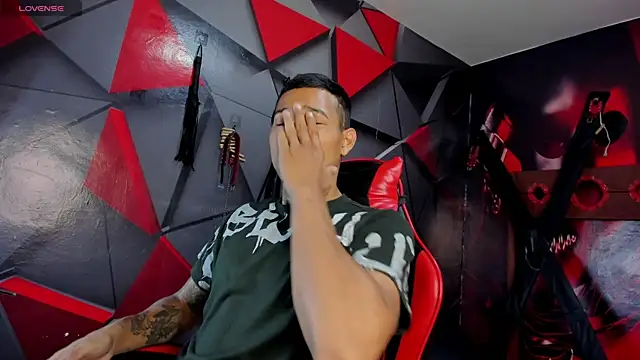 Snapshot of Hana_and_Zeta chatting on October 2025 12:14:02 PM Hana and Zeta online show from October 2025 12:14:02 PM