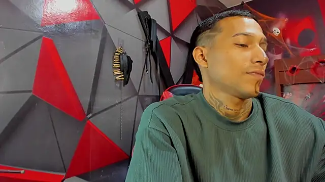 Snapshot of Hana_and_Zeta chatting on October 2025 12:39:02 PM Hana and Zeta online show from October 2025 12:39:02 PM