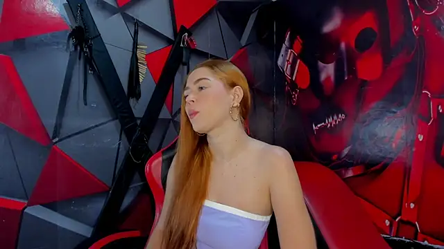 Snapshot of Hana_and_Zeta chatting on December 2025 12:10:01 PM Hana and Zeta online show from December 2025 12:10:01 PM