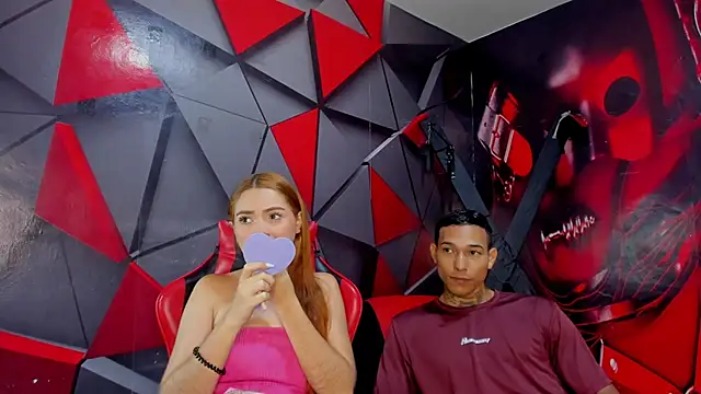 Snapshot of Hana_and_Zeta chatting on December 2025 12:14:02 PM Hana and Zeta online show from December 2025 12:14:02 PM