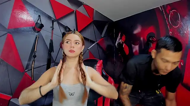 Snapshot of Hana_and_Zeta chatting on December 2025 12:21:01 PM Hana and Zeta online show from December 2025 12:21:01 PM