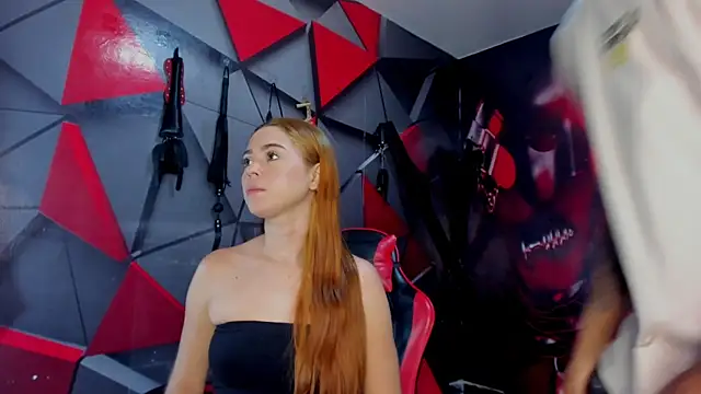 Snapshot of Hana_and_Zeta chatting on December 2025 12:21:02 PM Hana and Zeta online show from December 2025 12:21:02 PM