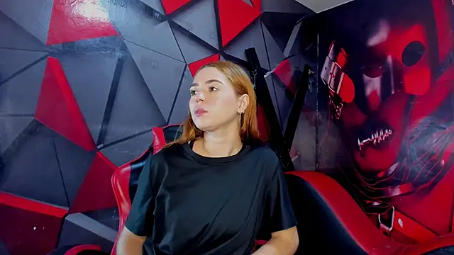 Snapshot of Hana_and_Zeta chatting on December 2025 12:45:01 PM Hana and Zeta online show from December 2025 12:45:01 PM