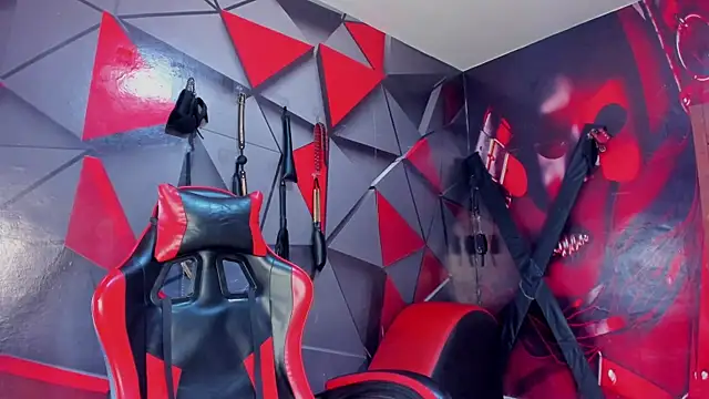 Snapshot of Hana_and_Zeta chatting on January 2026 12:43:02 PM Hana and Zeta online show from January 2026 12:43:02 PM