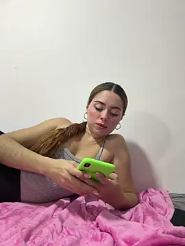 Snapshot of Hana_and_Zeta chatting on February 2026 01:27:02 PM Hana and Zeta online show from February 2026 01:27:02 PM