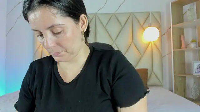 angelswets online show from December 2025 01:07:01 PM