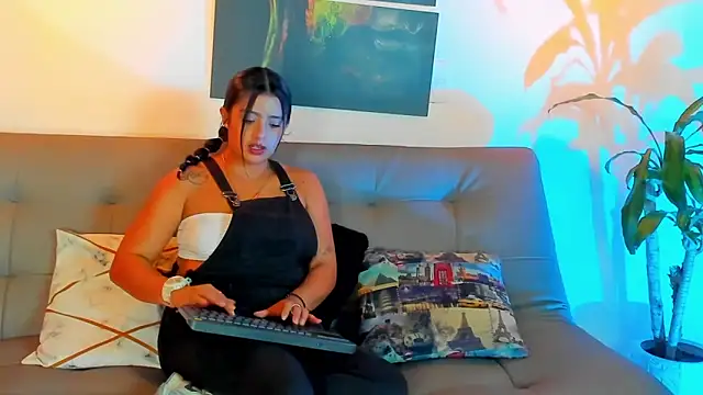 karla 999 online show from February 2025 11:38:02 PM