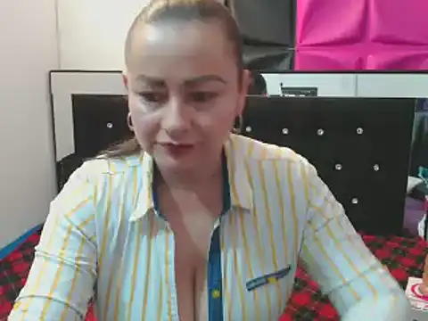 Snapshot of ScarletGlow1 chatting on January 2025 03:18:01 PM ScarletGlow1 online show from January 2025 03:18:01 PM