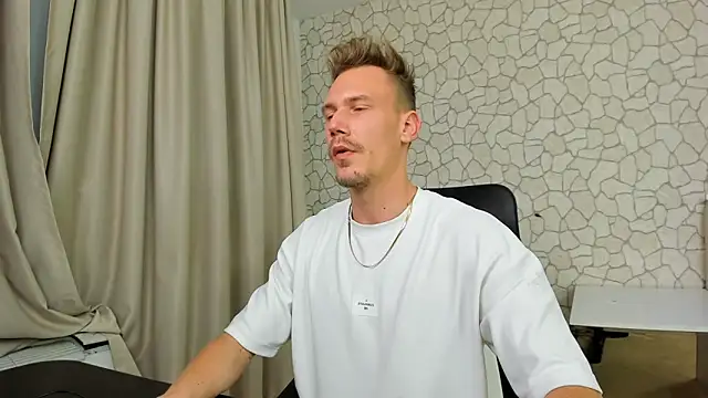 MateoBenjaminX online show from December 2024 01:06:02 AM